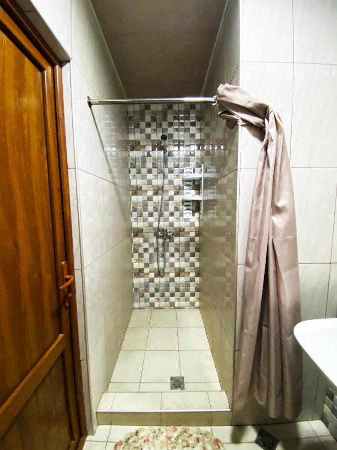 Domino Yerevan Hostel And Hotel Buitenkant foto