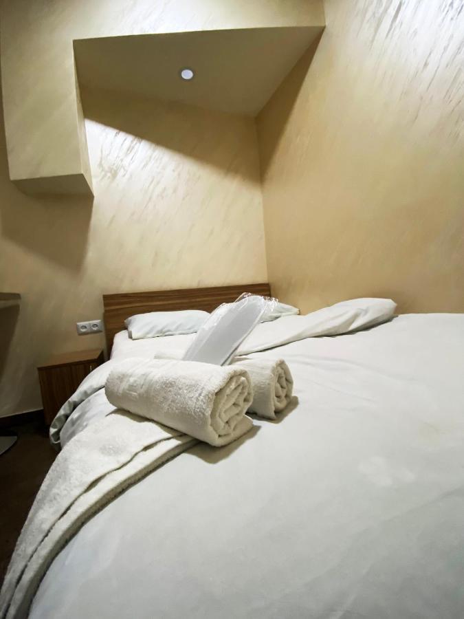 Domino Yerevan Hostel And Hotel Buitenkant foto