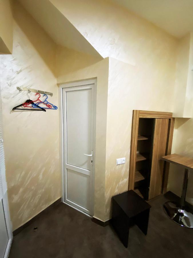 Domino Yerevan Hostel And Hotel Buitenkant foto