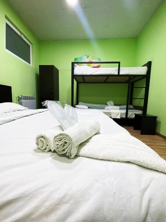 Domino Yerevan Hostel And Hotel Buitenkant foto