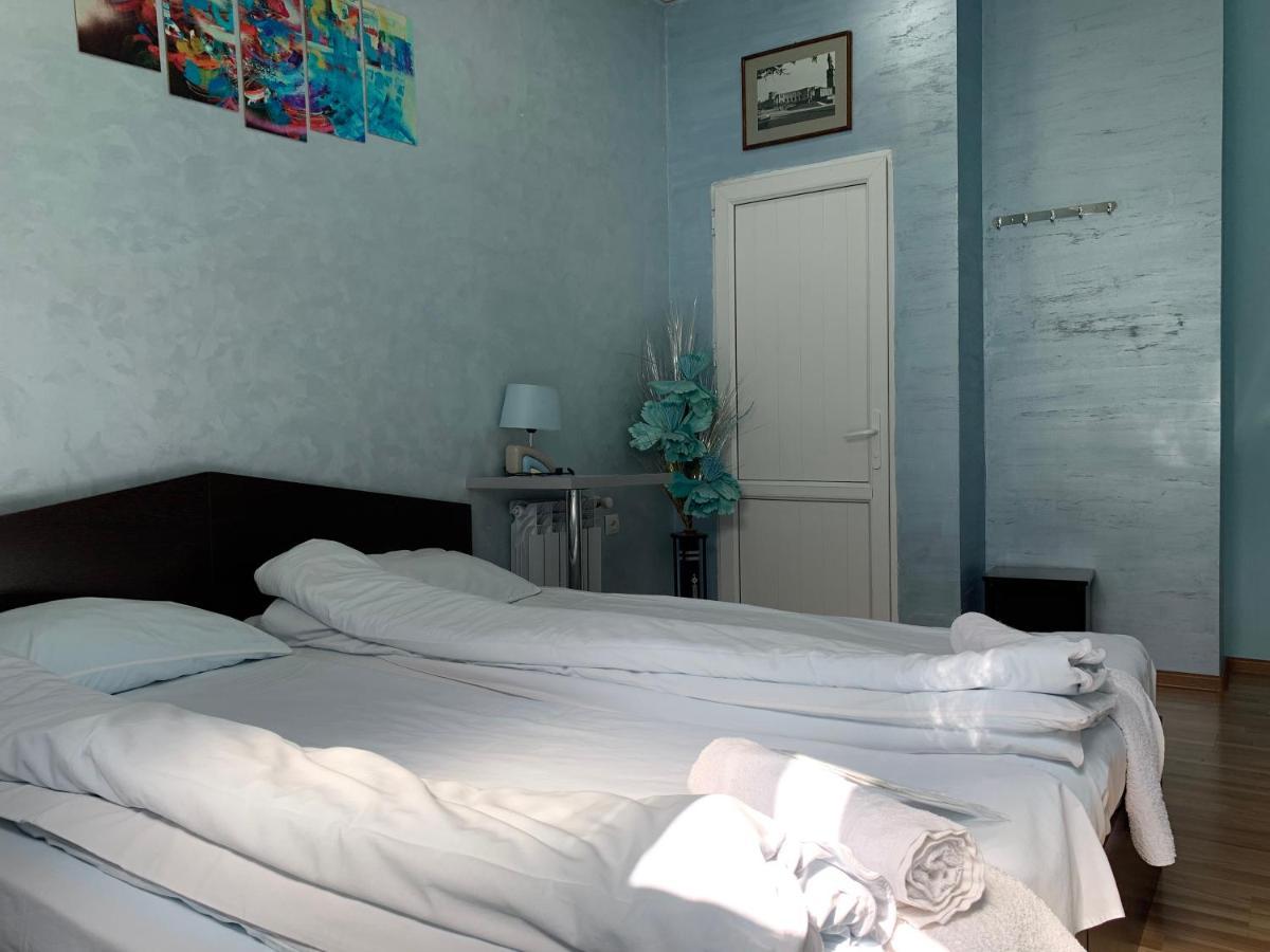 Domino Yerevan Hostel And Hotel Buitenkant foto