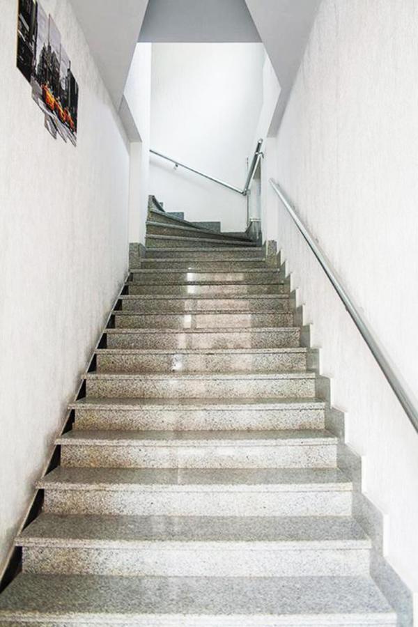 Domino Yerevan Hostel And Hotel Buitenkant foto